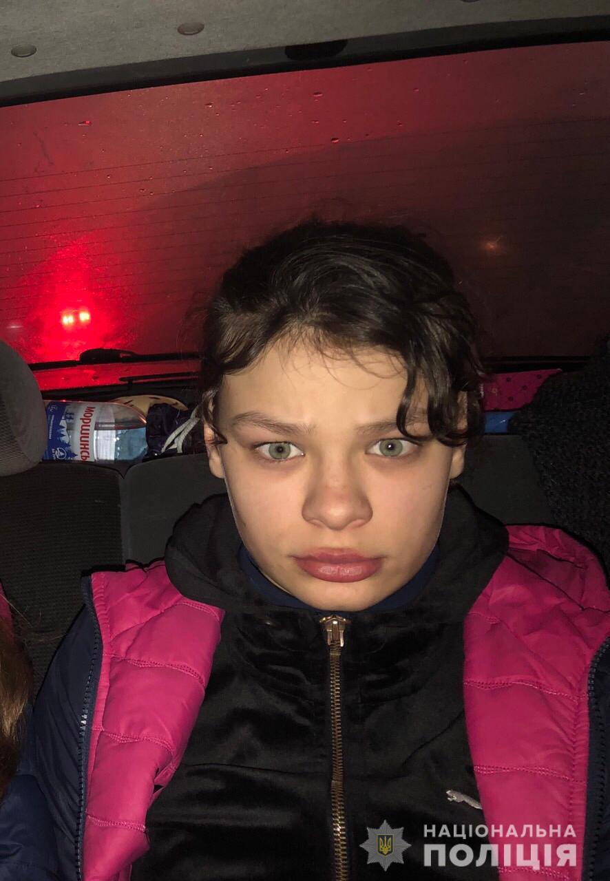 Ушла из дома и не вернулась: в Одессе пропала девочка (фото)